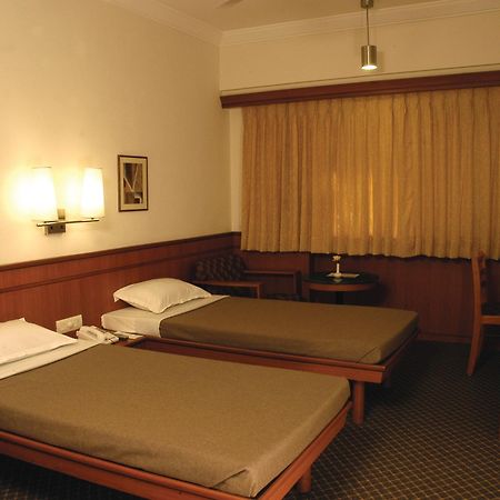 Hotel Skylon Ahmedabad Eksteriør billede