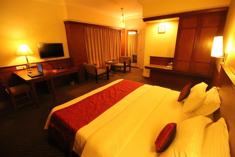 Hotel Skylon Ahmedabad Eksteriør billede