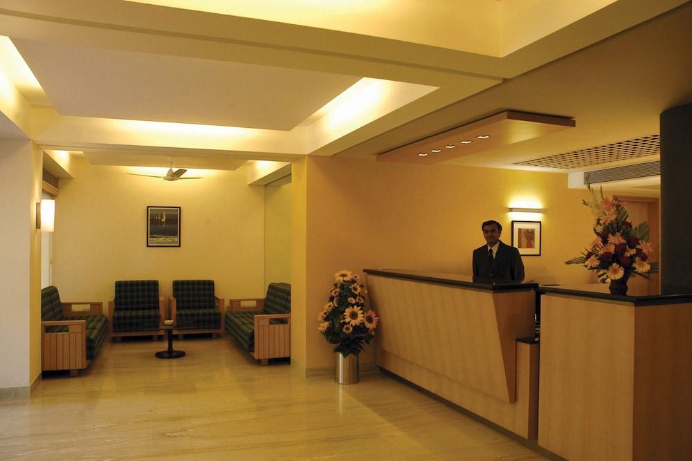 Hotel Skylon Ahmedabad Eksteriør billede