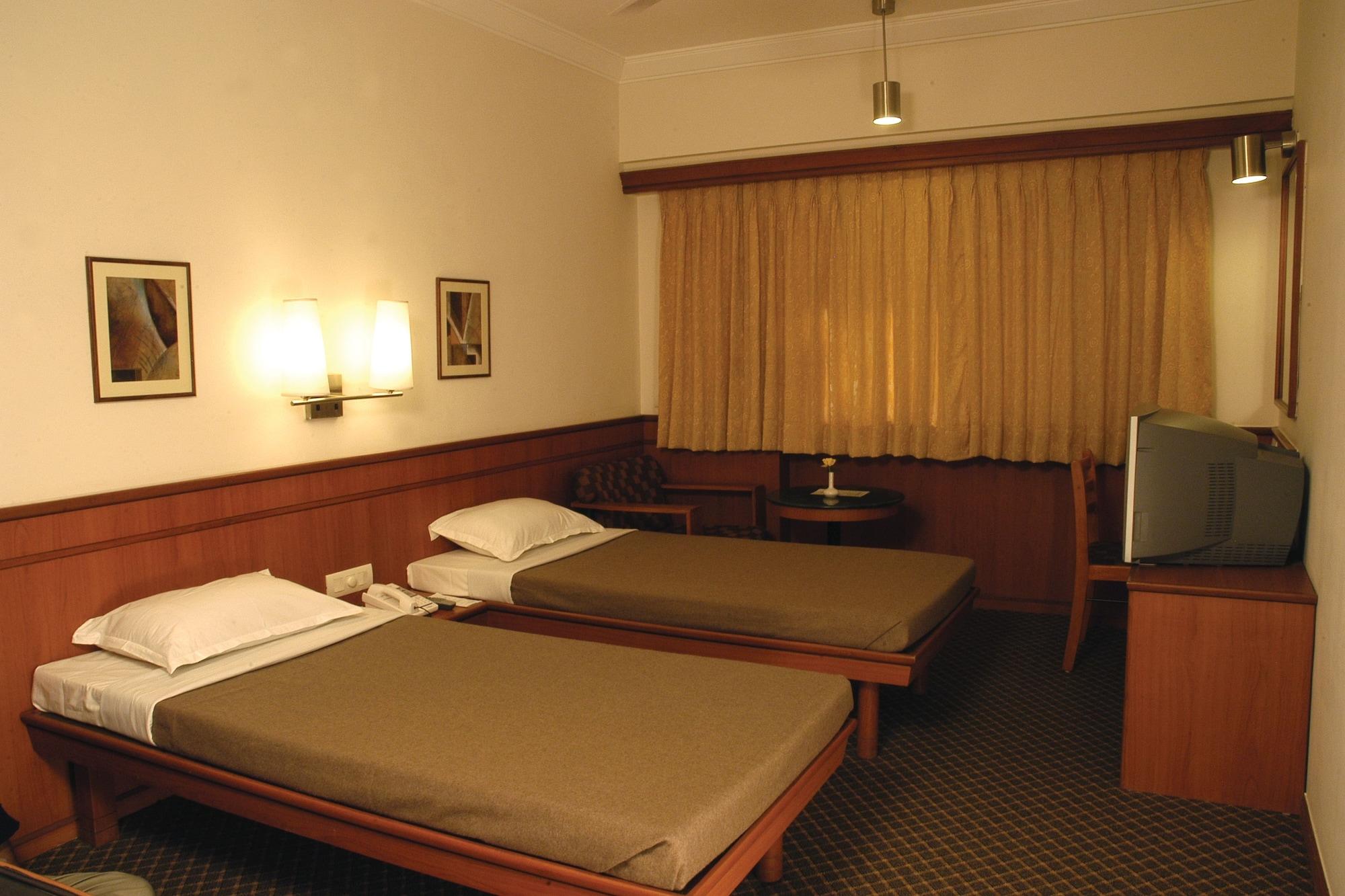 Hotel Skylon Ahmedabad Eksteriør billede