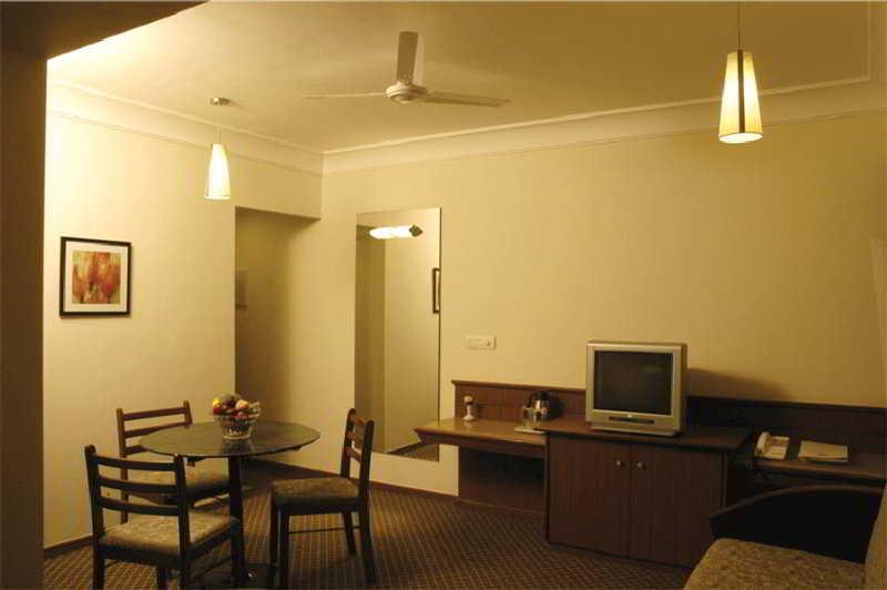 Hotel Skylon Ahmedabad Eksteriør billede