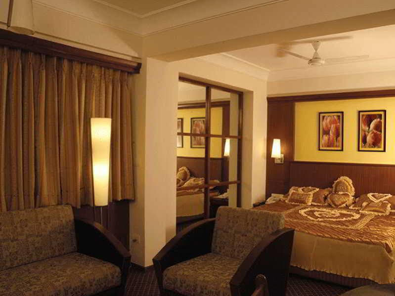 Hotel Skylon Ahmedabad Eksteriør billede