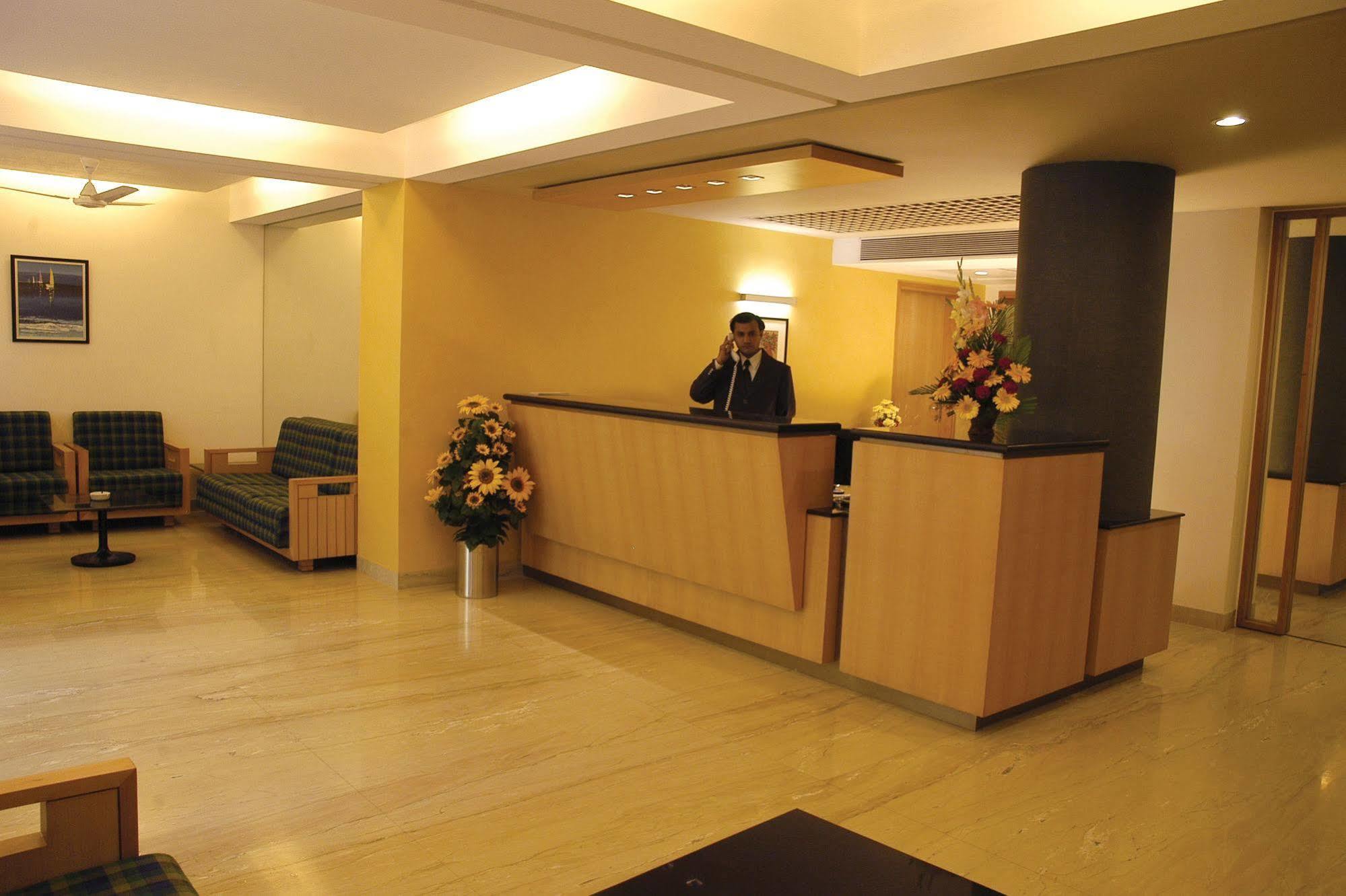 Hotel Skylon Ahmedabad Eksteriør billede
